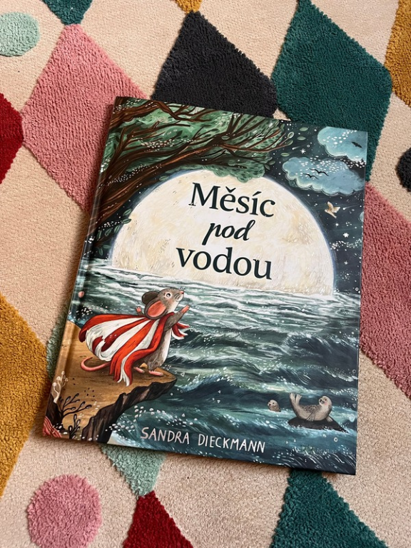 Kniha Měsíc pod vodou